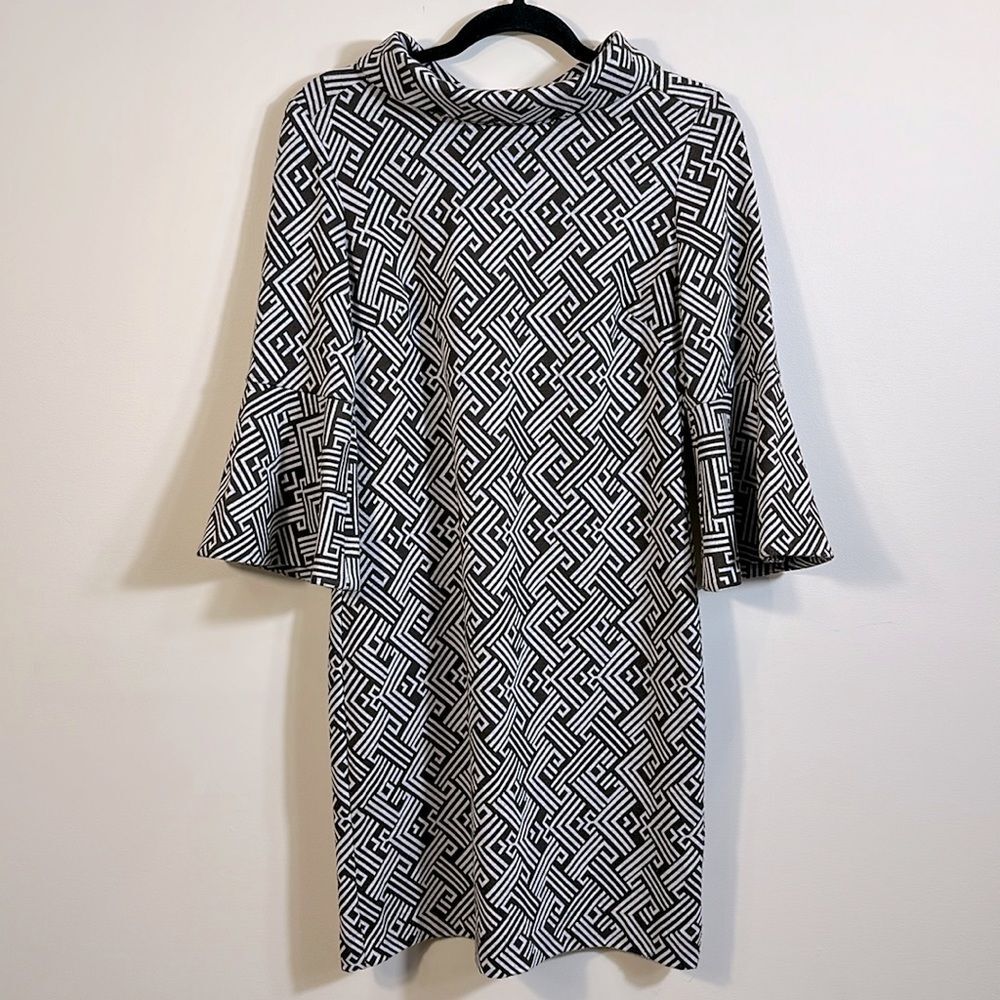 Tyler Boe NWT Knee Length Geometric Print Belle Sleeve Knee Length Dress Small